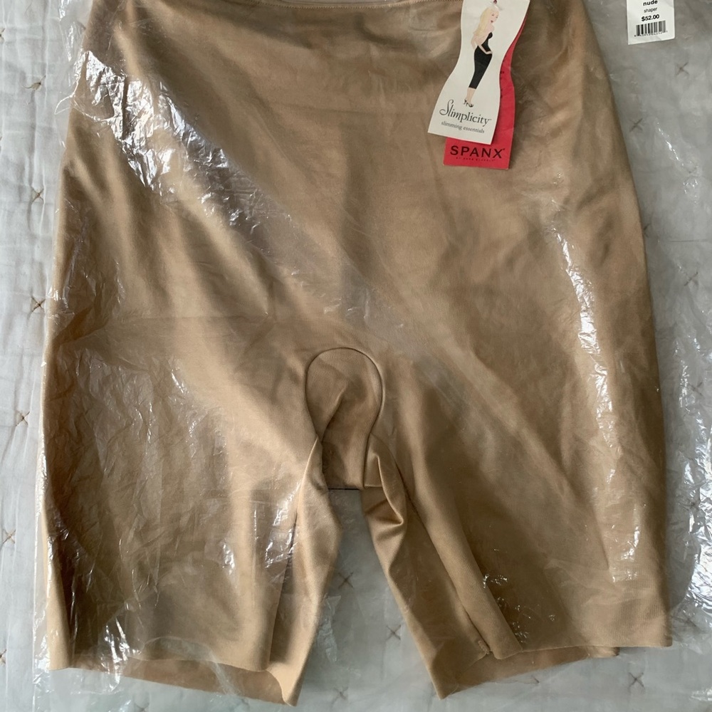 Spanx shaper. New. Medium